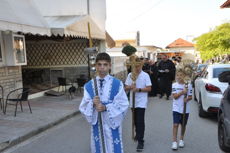 Ἐγκαίνια τοῦ Ἱεροῦ Ναοῦ τῆς Παναγίας Πετρούσης καί χειροτονία Πρεσβυτέρου